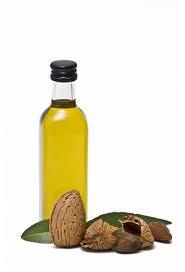 Rostlinné tuky a oleje Oleje s majoritní kyselinou olejovou Mandlový olej INCI: Prunus Dulcis z plodů mandloně obecné obsah kys. olejové 60 80% dále kys.